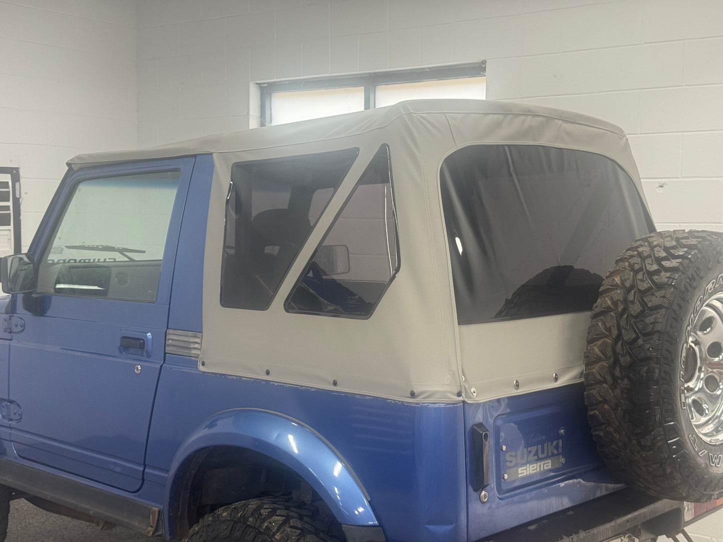 SUZUKI SIERRA SOFT TOP GREY W/ TINTED WINDOWS 88-98