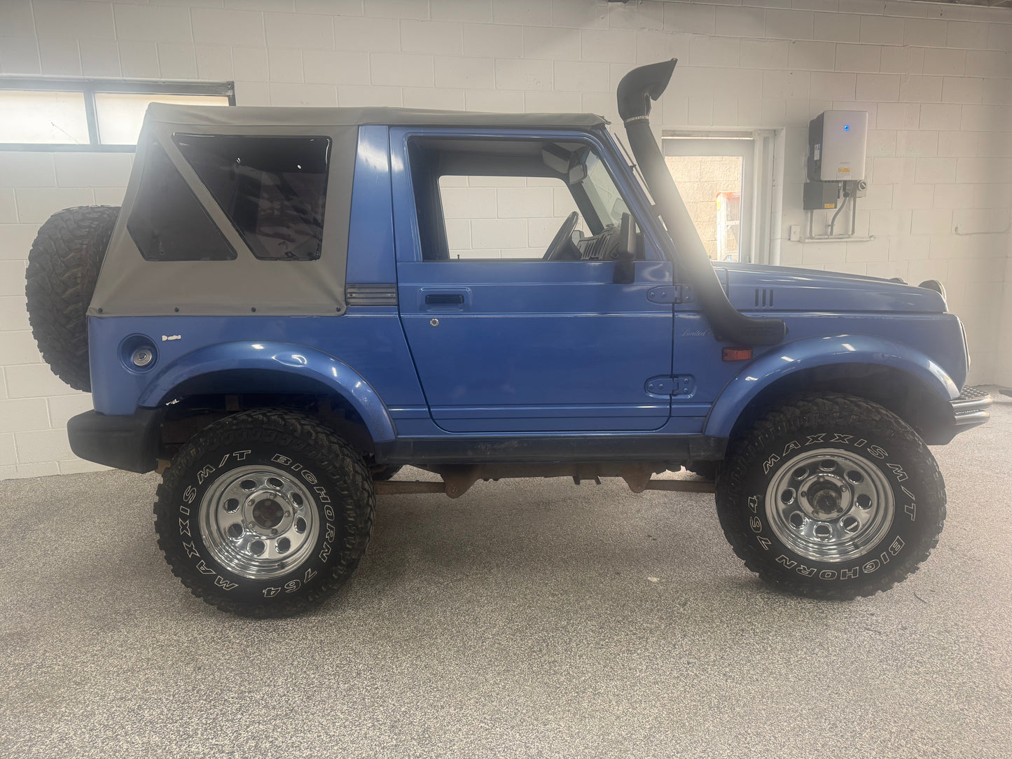 SUZUKI SIERRA SOFT TOP GREY W/ TINTED WINDOWS 88-98
