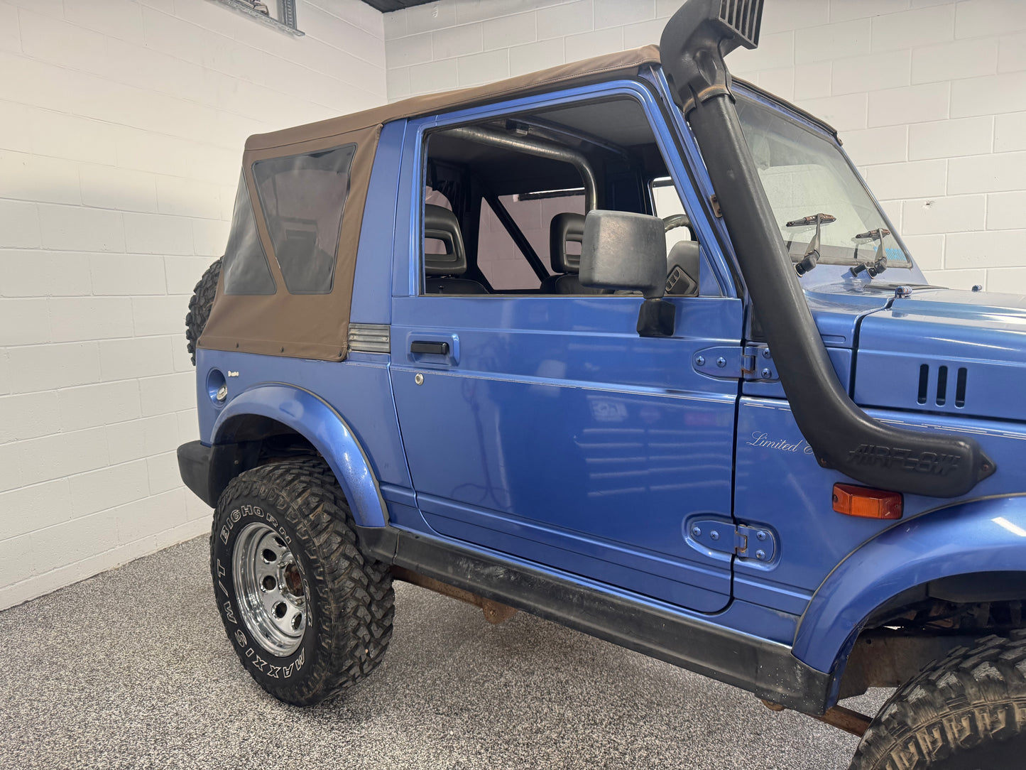 SUZUKI SIERRA SOFT TOP LIGHT MOCHA W/ TINTED WINDOWS 84-98