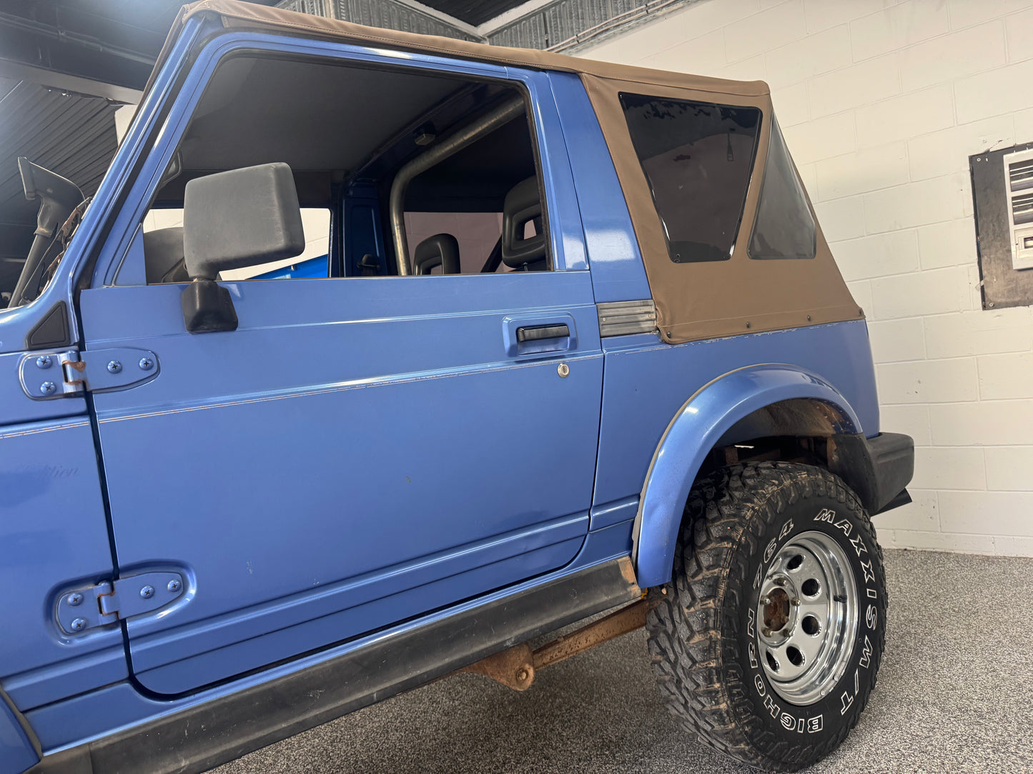 SUZUKI SIERRA SOFT TOP LIGHT MOCHA W/ TINTED WINDOWS 84-98