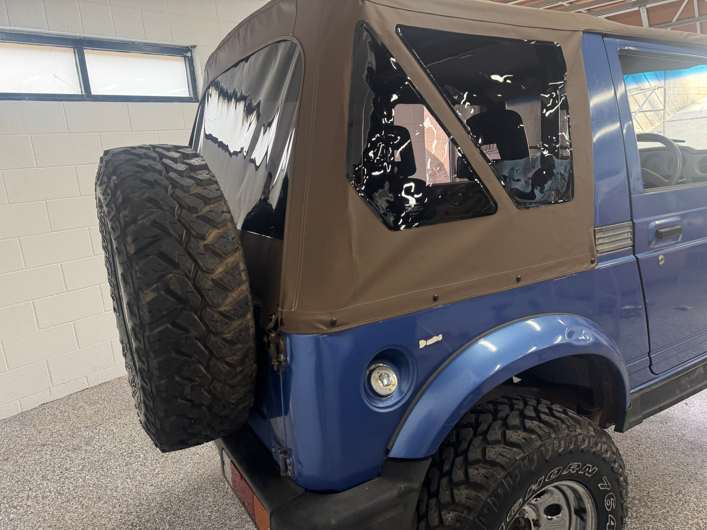 SUZUKI SIERRA SOFT TOP LIGHT MOCHA W/ TINTED WINDOWS 84-98