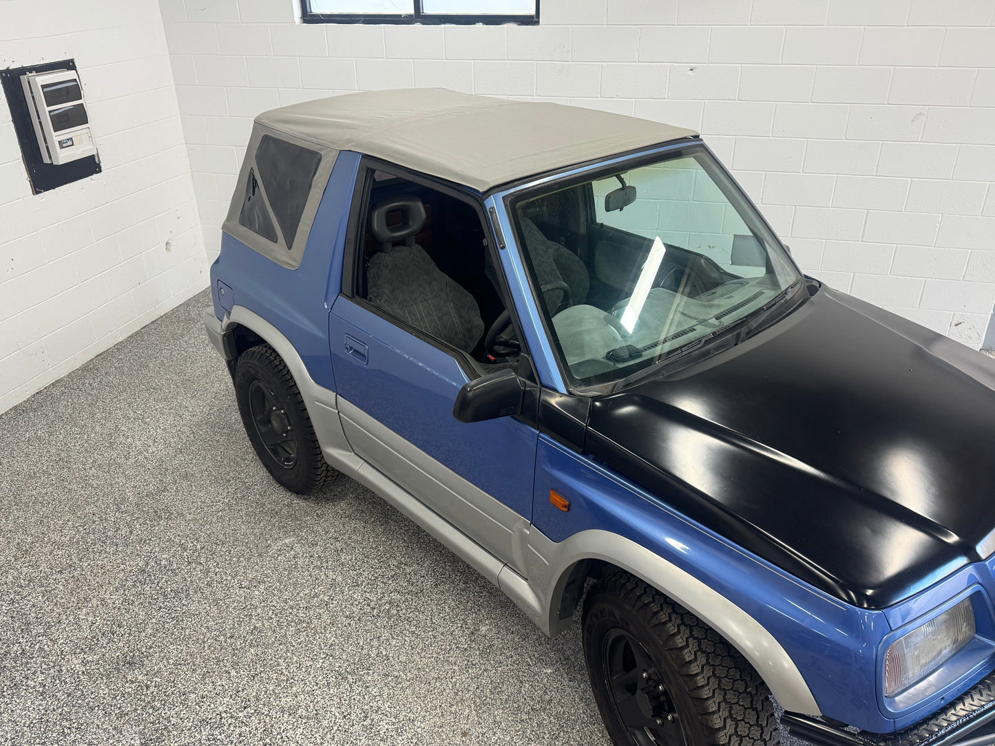 SUZUKI VITARA SOFT TOP GREY W/ TINTED WINDOWS 88-98