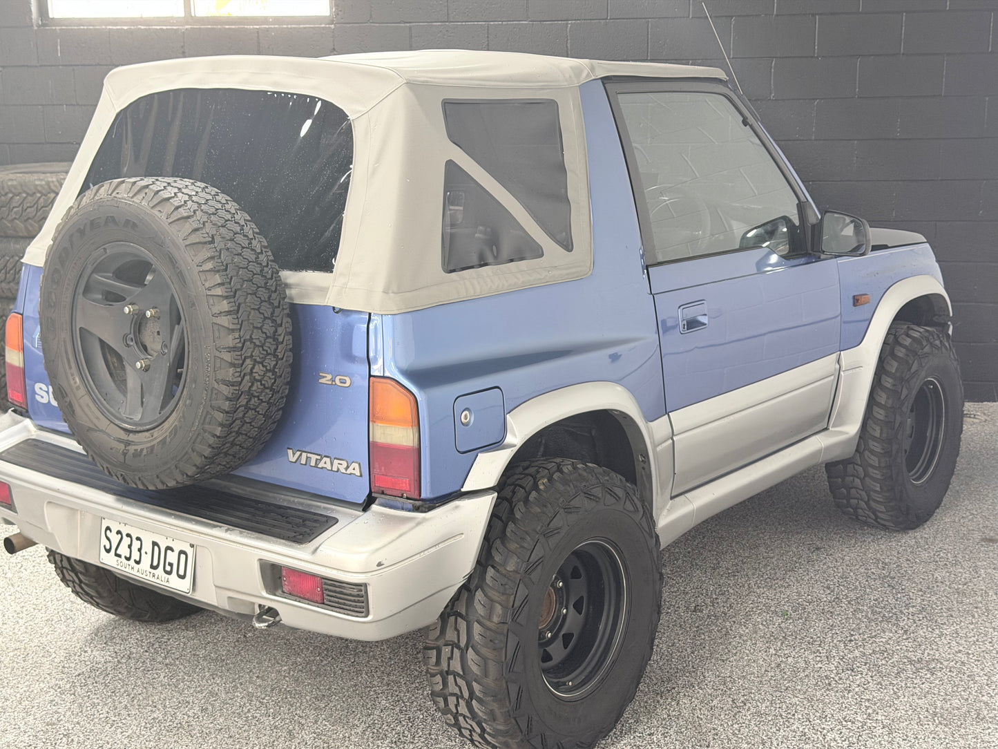 SUZUKI VITARA SOFT TOP GREY W/ TINTED WINDOWS 88-98