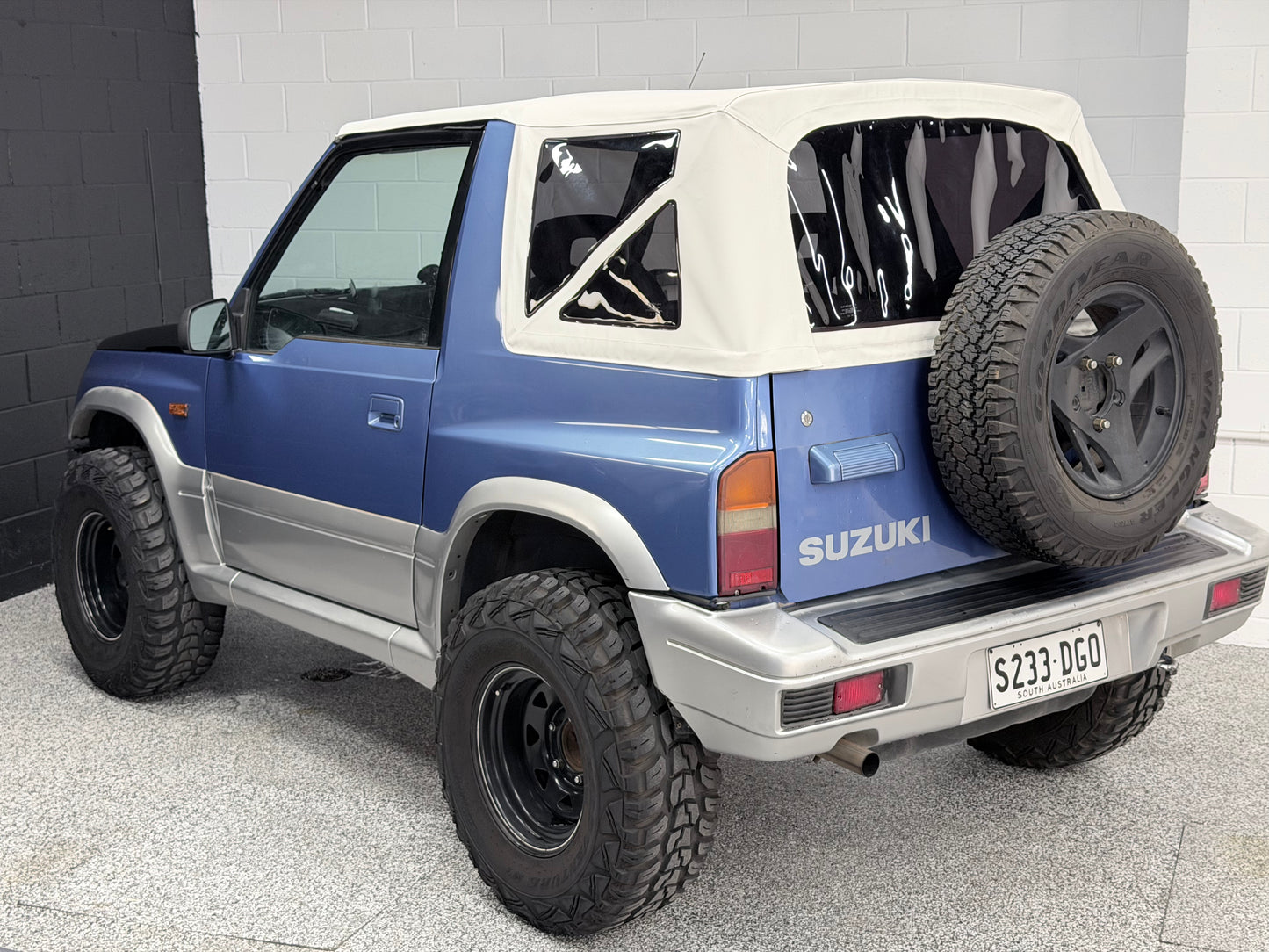 SUZUKI VITARA SOFT TOP WHITE W/DARK TINT WINDOWS OZTOPZ