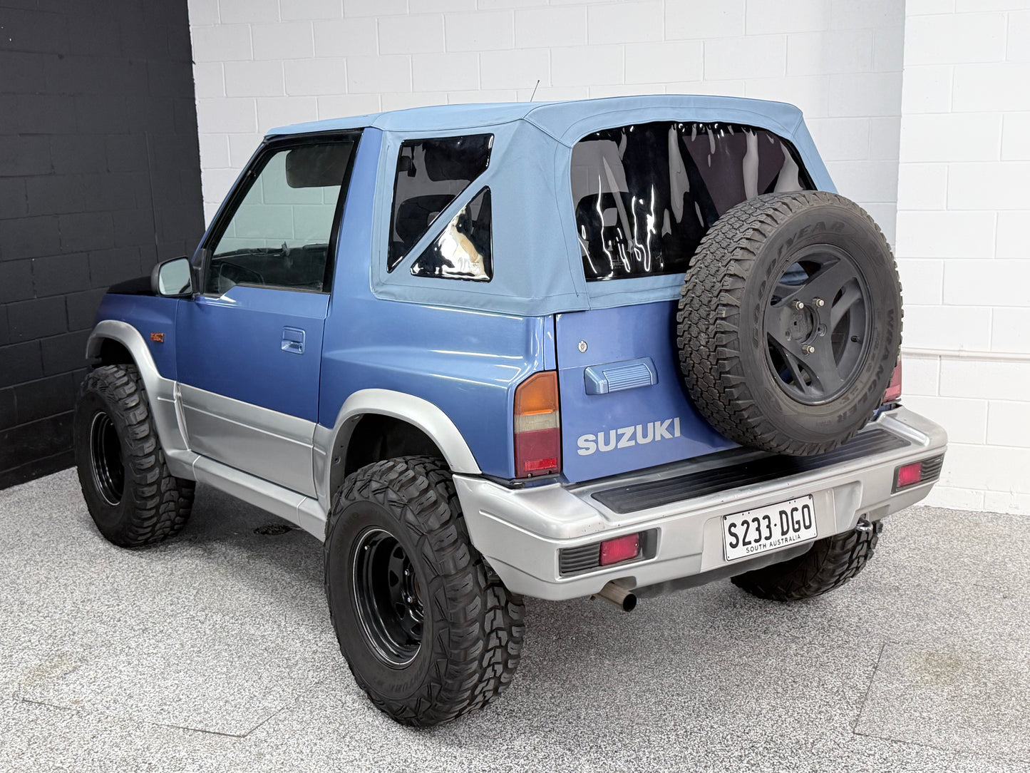 SUZUKI VITARA SOFT TOP BLUE W/ DARK TINT WINDOWS OZTOPZ